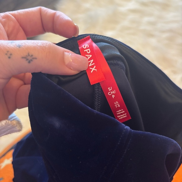 Blue Velvet Leggings - Picture 3 of 4